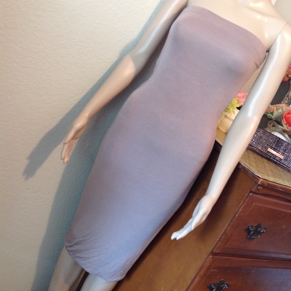 Strapless fitted dress in a taupe color S007